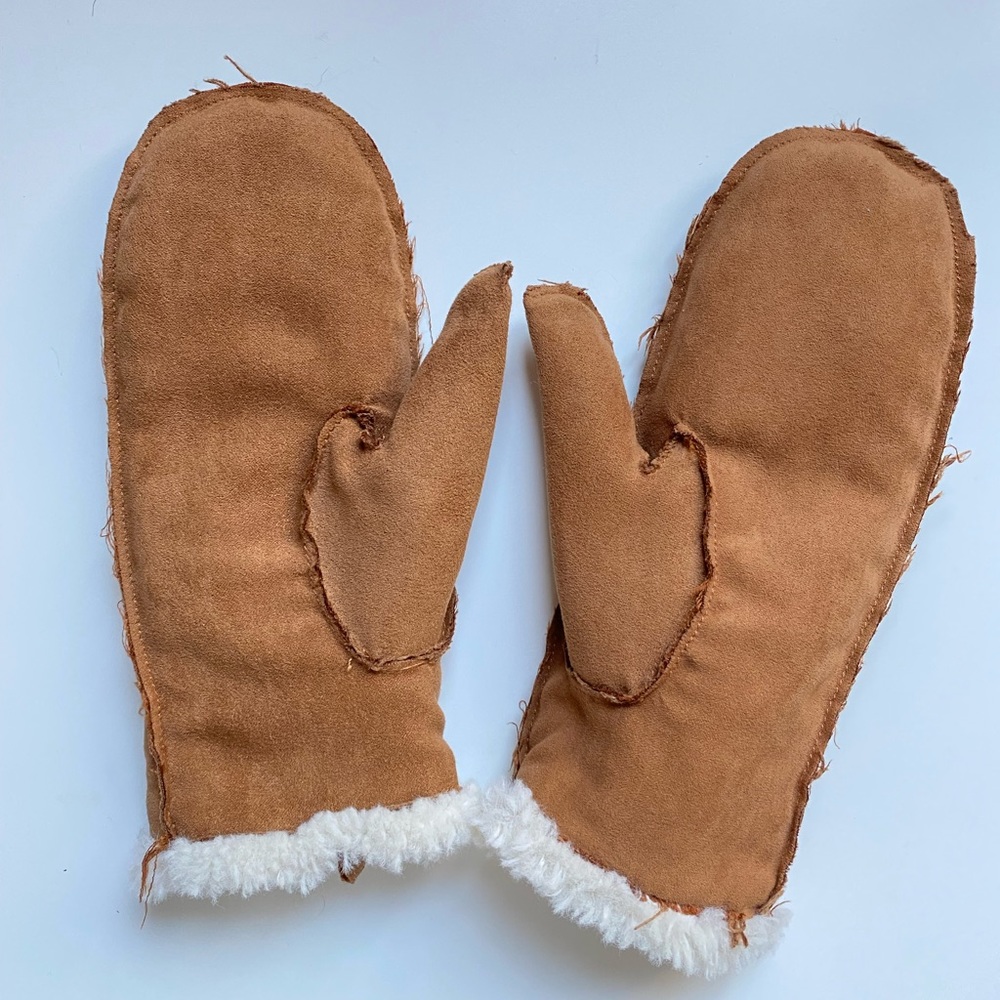 ⭐️SOLD⭐️Wilfred Faux Suede Sherpa gloves